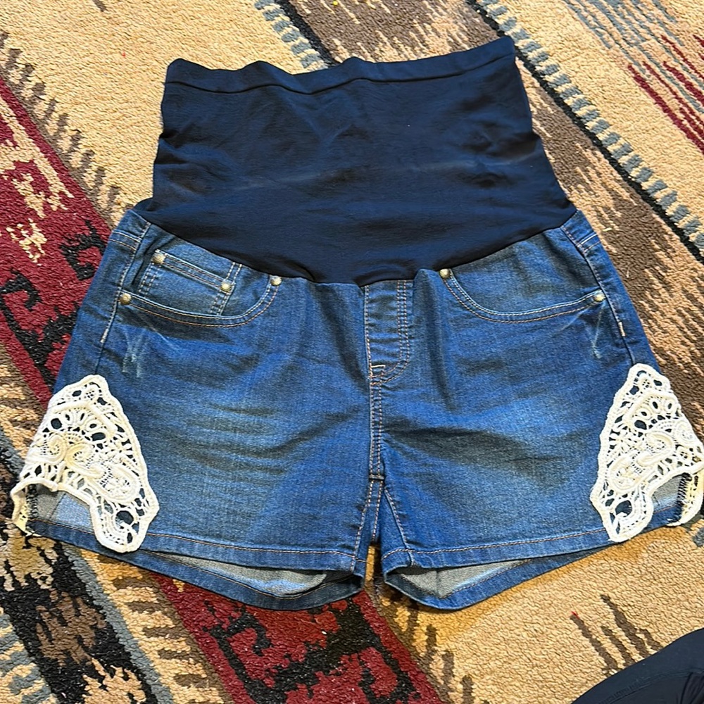 Maternity shorts